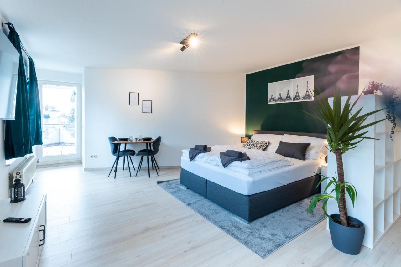Mercedes I Stuttgart I Kitchen I Home Office I Parkplatz Boeblingen Exterior photo